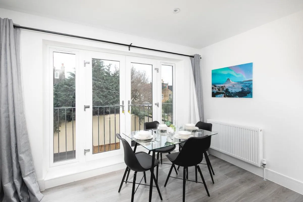 Image 4 of CoZy Apartments With King Size Beds Near Enfield Town & Chase Farm Train Stations With Wifi and Parking