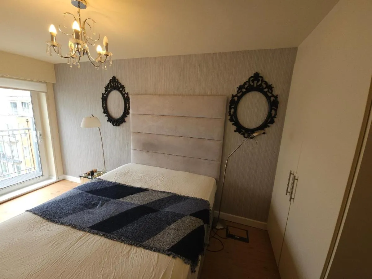 Image 3 of Colindale crib