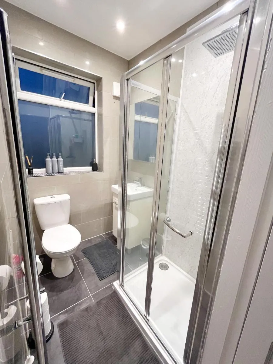 Image 4 of Comfortable 2 bedroom, 1 bathroom, West London flat