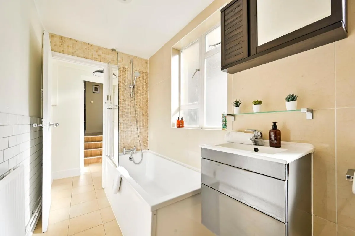 Image 3 of Comfortable Apartment Near Sloane Square