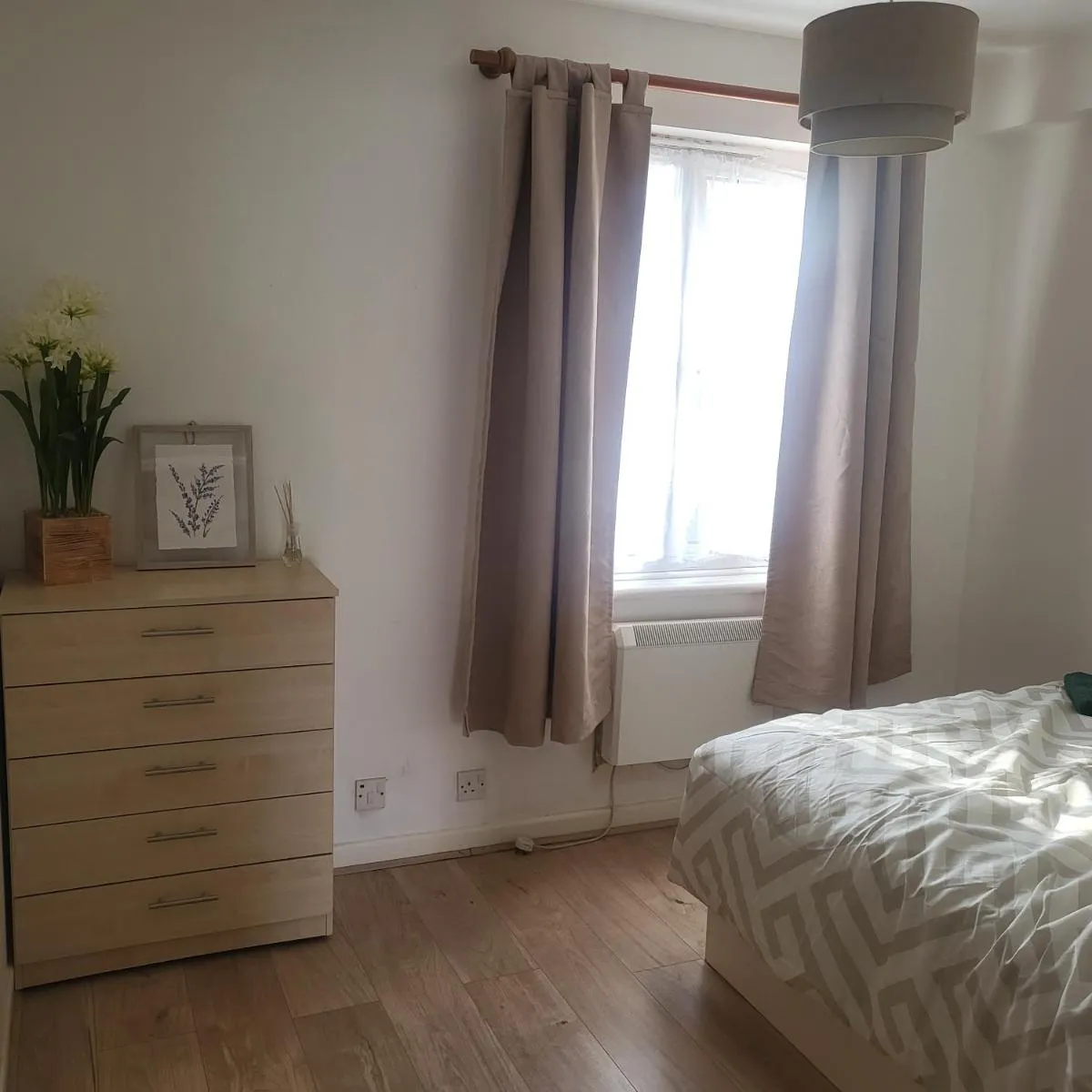 Image 4 of Comfortable Heathrow London Sleeps 4