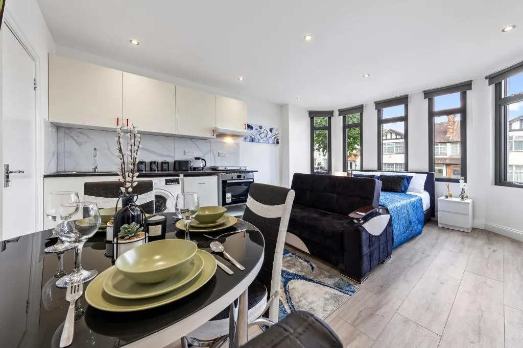 Image 1 of Comfy 1BDR – 30mins to CENTRAL LDN – Parking