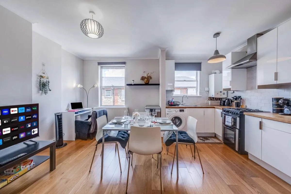 Image 4 of Comfy 1-Bed flat near Kensington