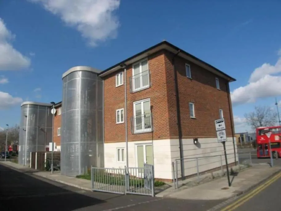 Image 5 of Comfy 2 bed Flat with free Parking, close to Tube