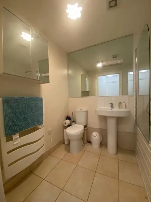 Image 4 of Comfy 2 bed Flat with free Parking, close to Tube