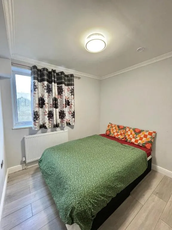 Image 1 of Comfy Double Room in Colindale With Shared Bathroom