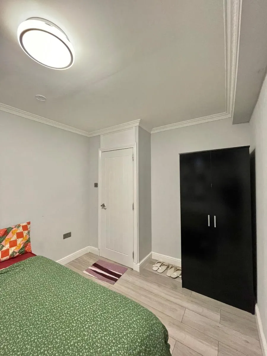 Image 4 of Comfy Double Room in Colindale With Shared Bathroom