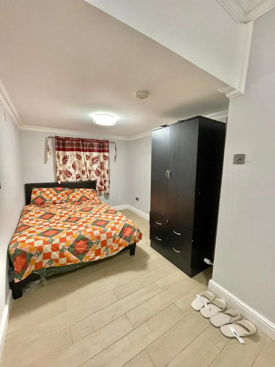 Image 4 of Comfy Ensuite Room in Colindale
