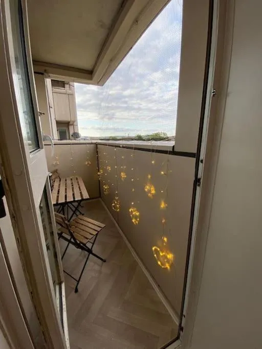 Image 5 of Comfy Entire Flat with City View Balcony in Regents Park, Camden, Central London