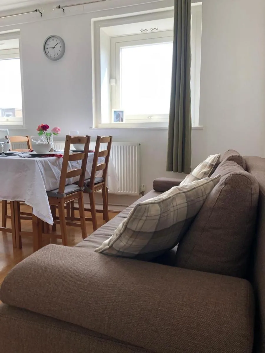 Image 2 of Comfy Entire Flat with City View Balcony in Regents Park, Camden, Central London