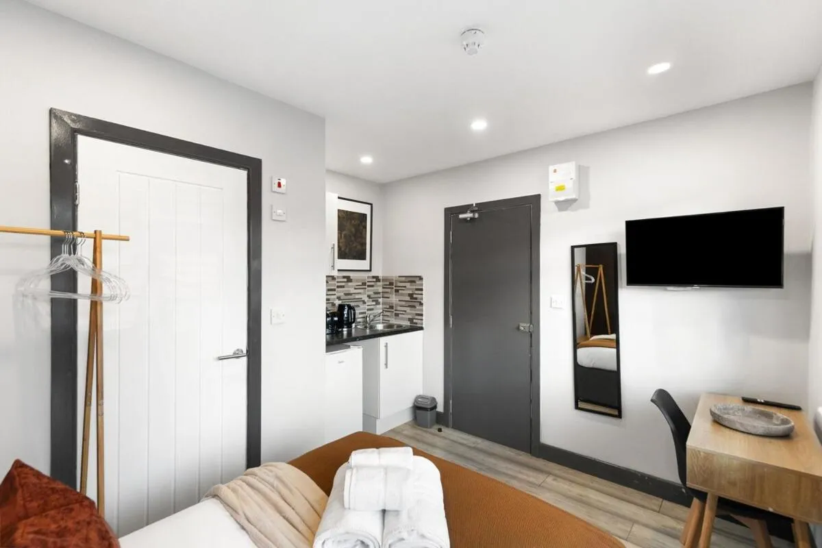 Image 5 of Comfy Room and Parking Fast Access to Central London