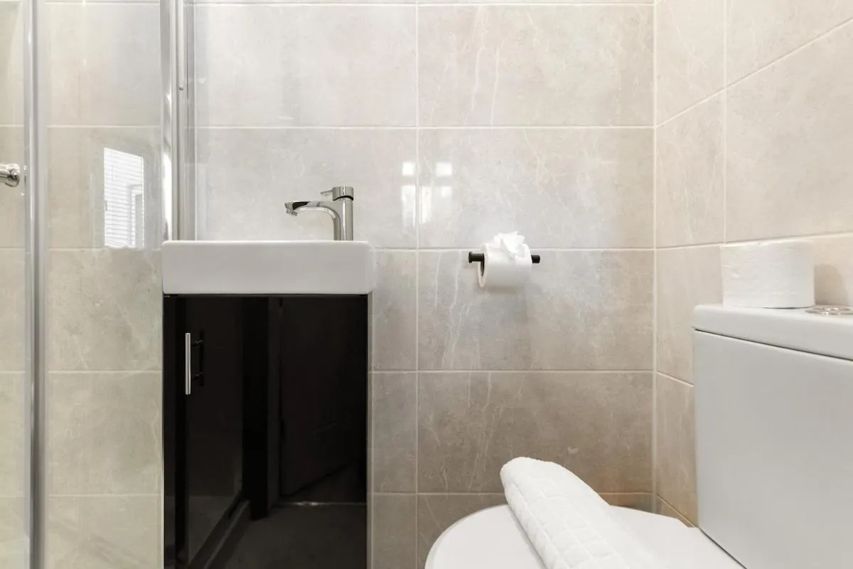 Image 3 of Comfy Room and Parking Fast Access to Central London