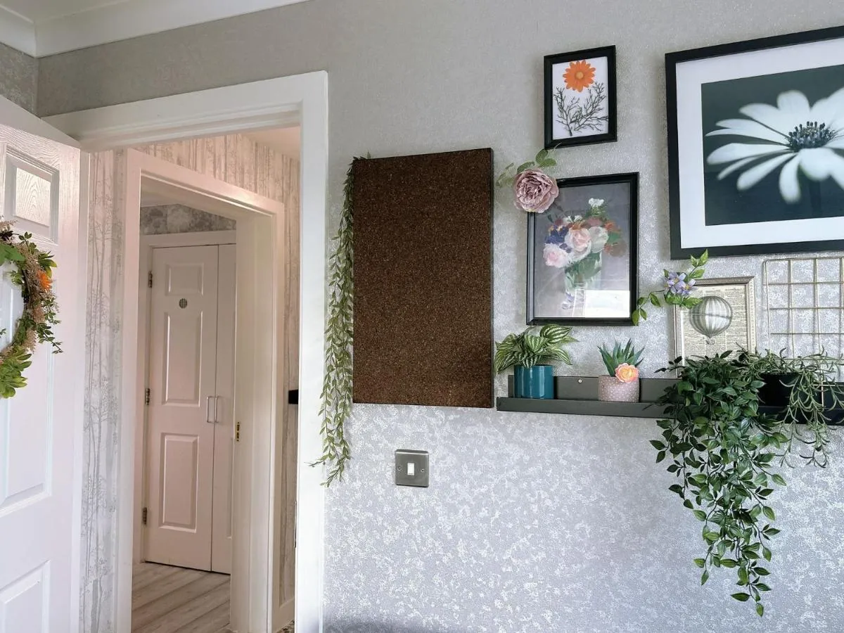 Image 3 of Comfy Stylish Unit Near Canary Wharf l Top Floor Ideal for Business and Leisure Privacy l No Minimum Stay I
