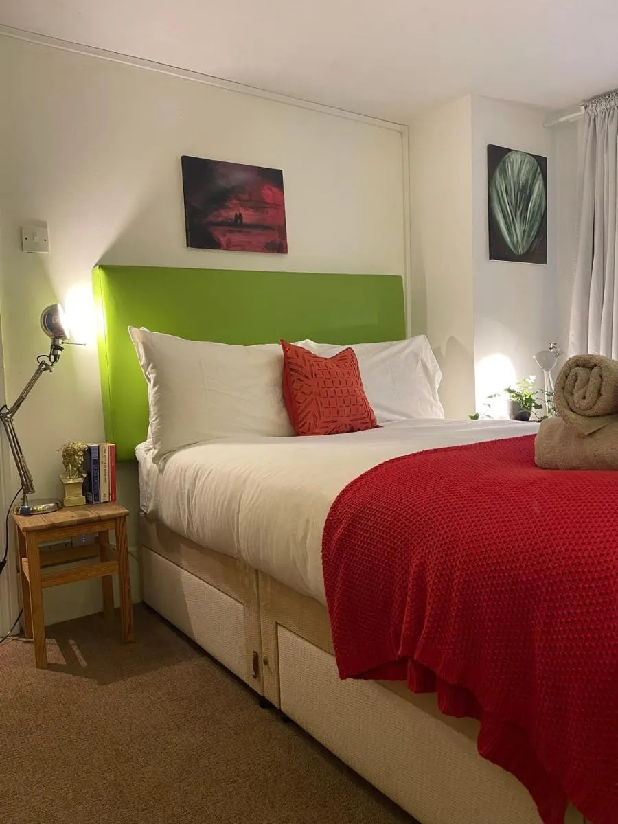 Image 5 of Comfy child/dog friendly garden flat heart Camden
