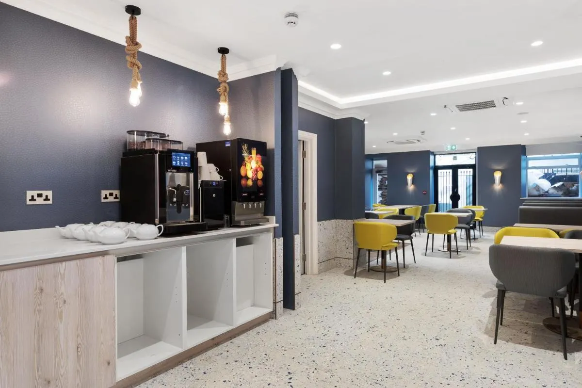 Image 4 of Commodore Hotel