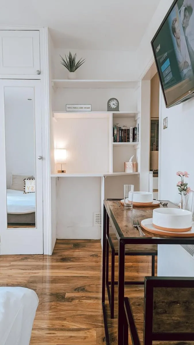 Image 4 of Compact Self Contained Studio in Paddington