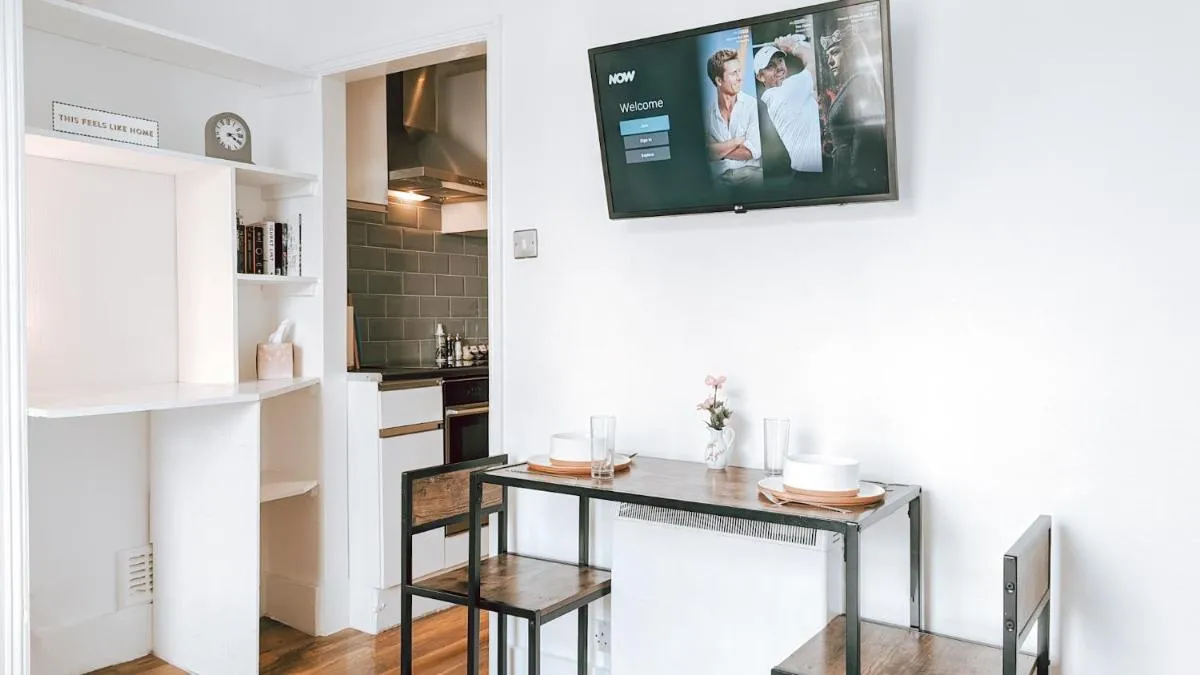 Image 5 of Compact Self Contained Studio in Paddington