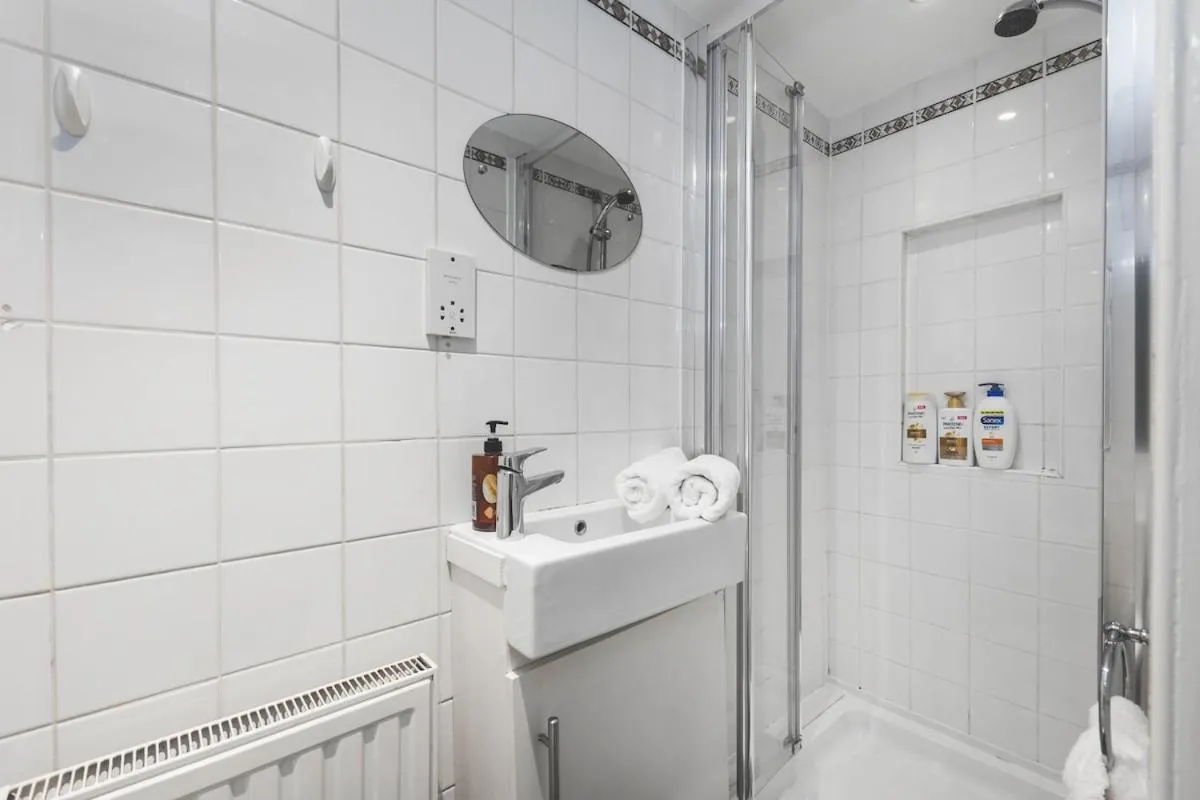 Image 3 of Compact & Bijou Chelsea Studio
