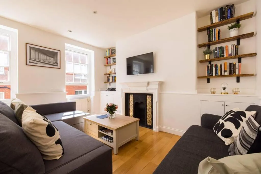 Image 5 of Contemporary 1 Bedroom Bloomsbury Apartment