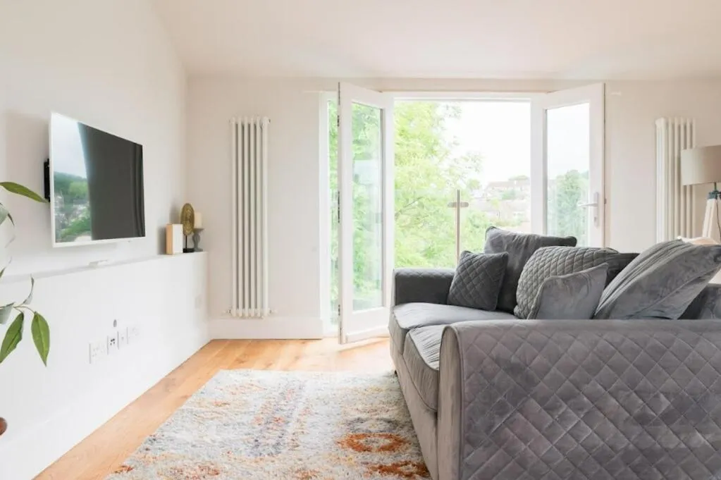 Image 5 of Contemporary 2 Bed Loft Honor Oak, London Apt