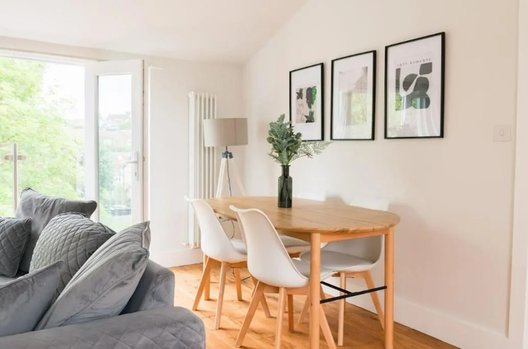Image 4 of Contemporary 2 Bed Loft Honor Oak, London Apt