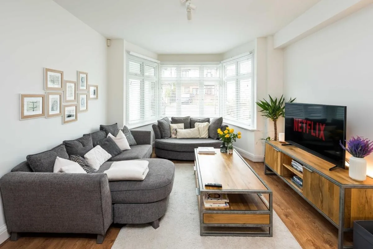 Image 5 of Contemporary 5 Bedroom with Garden North Finchley