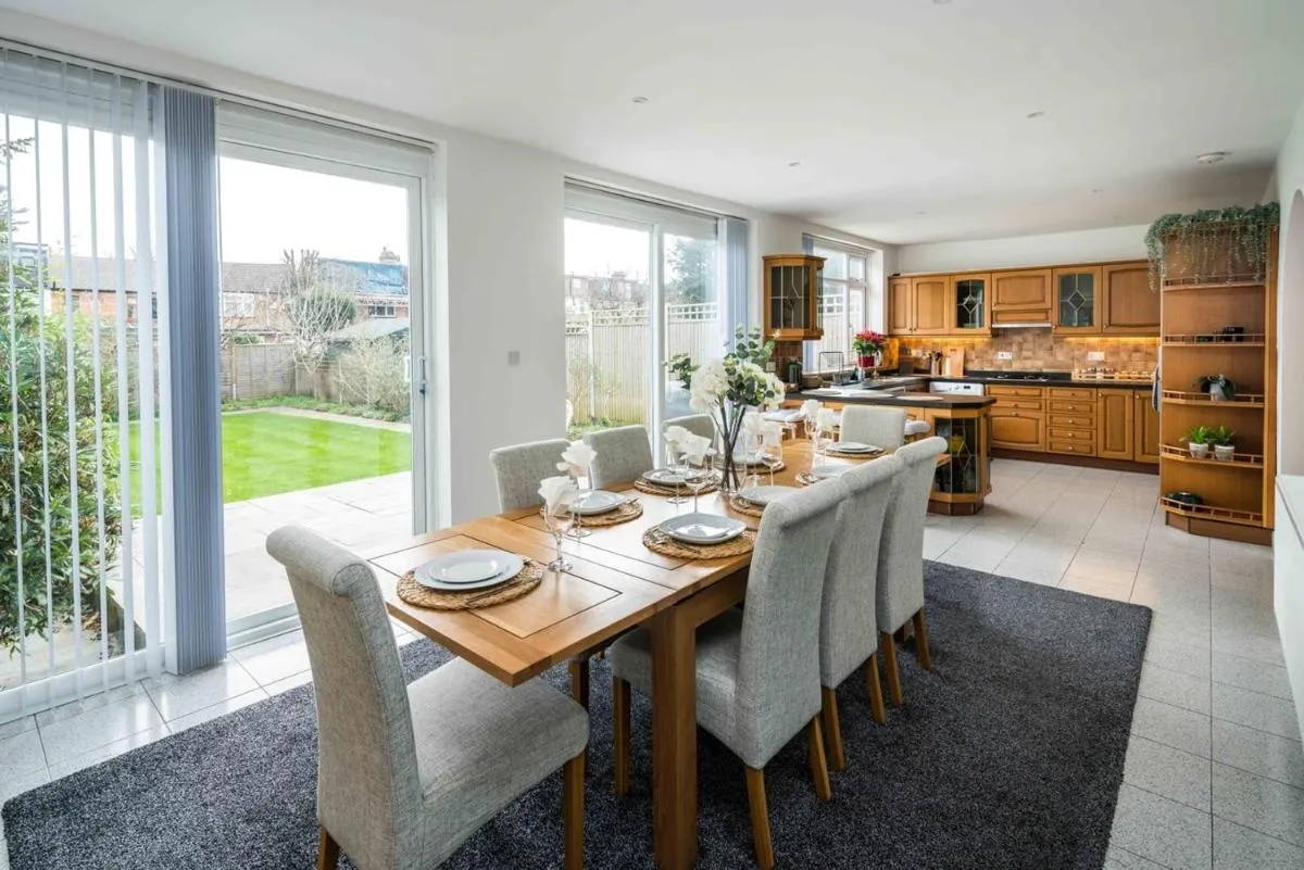 Image 4 of Contemporary 5 Bedroom with Garden North Finchley