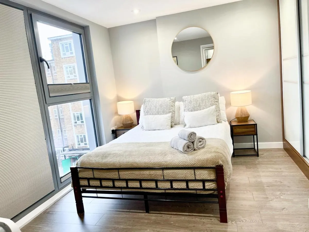 Image 2 of Contemporary Apartments with Private Balconies in Hoxton near Shoreditch, Old Street, Islington