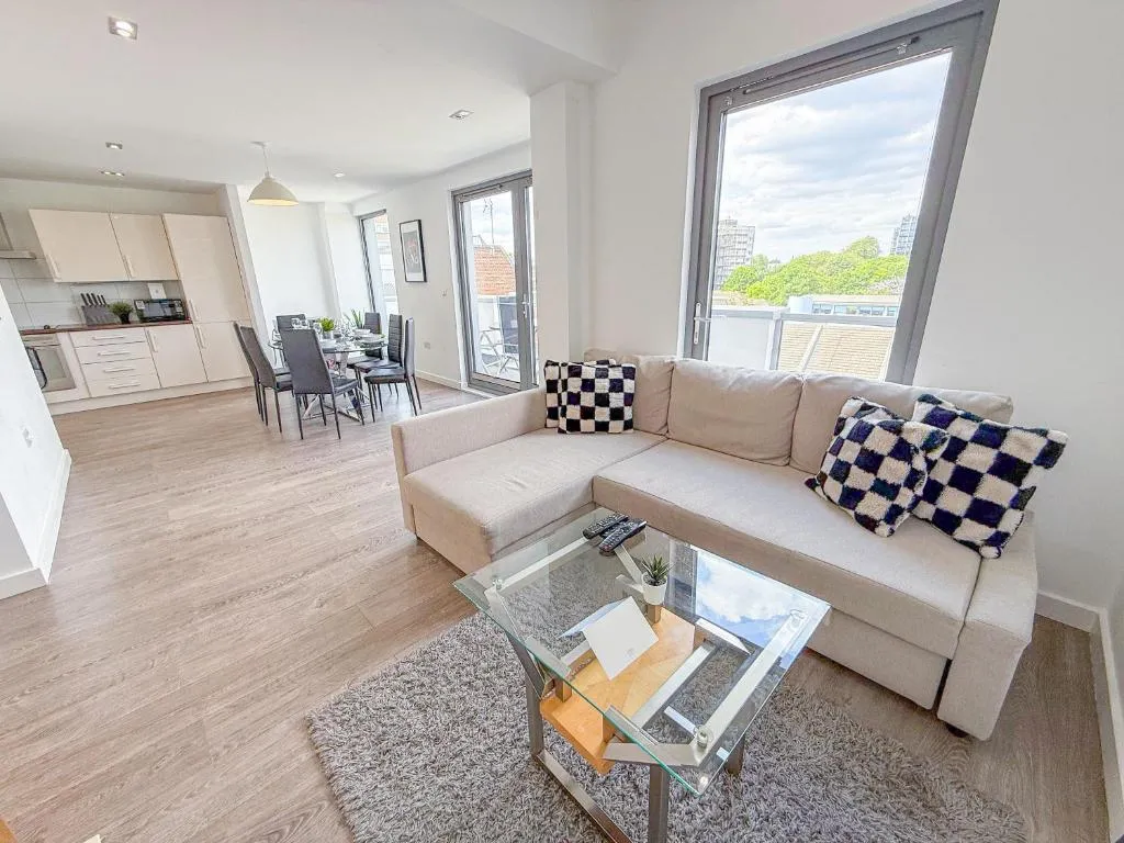 Contemporary Apartments with Private Balconies in Hoxton near Shoreditch, Old Street, Islington
