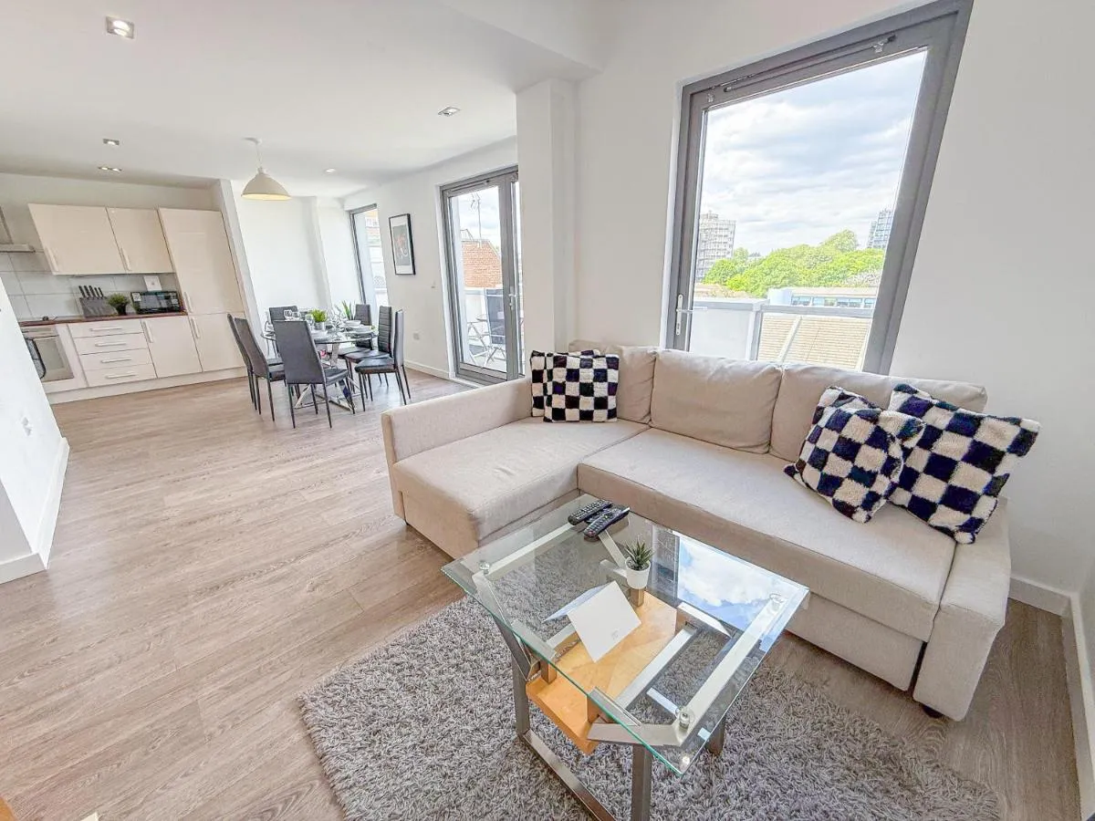 Image 2 of Contemporary Apartments with Private Balconies in Hoxton near Shoreditch, Old Street, Islington by NourNest Apartments