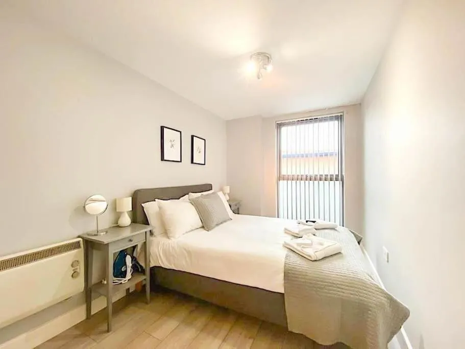 Image 5 of Contemporary Camden Apartment P2