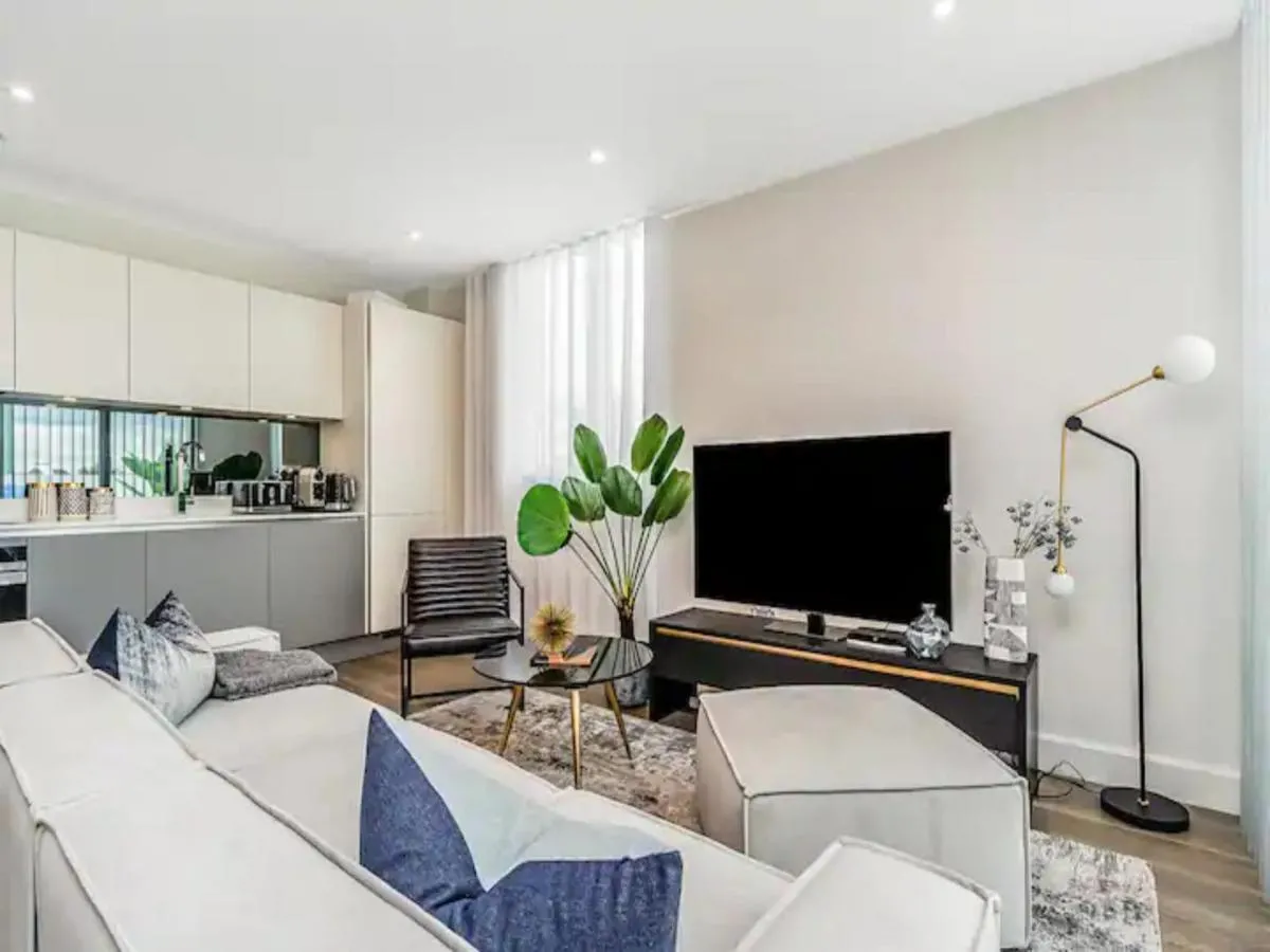 Image 3 of Contemporary Fulham Penthouse with Large Balcony – Pass the Keys