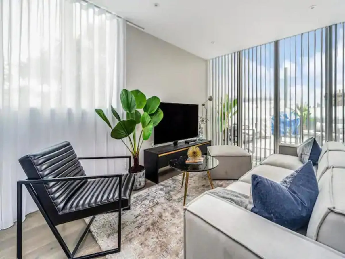 Image 4 of Contemporary Fulham Penthouse with Large Balcony – Pass the Keys