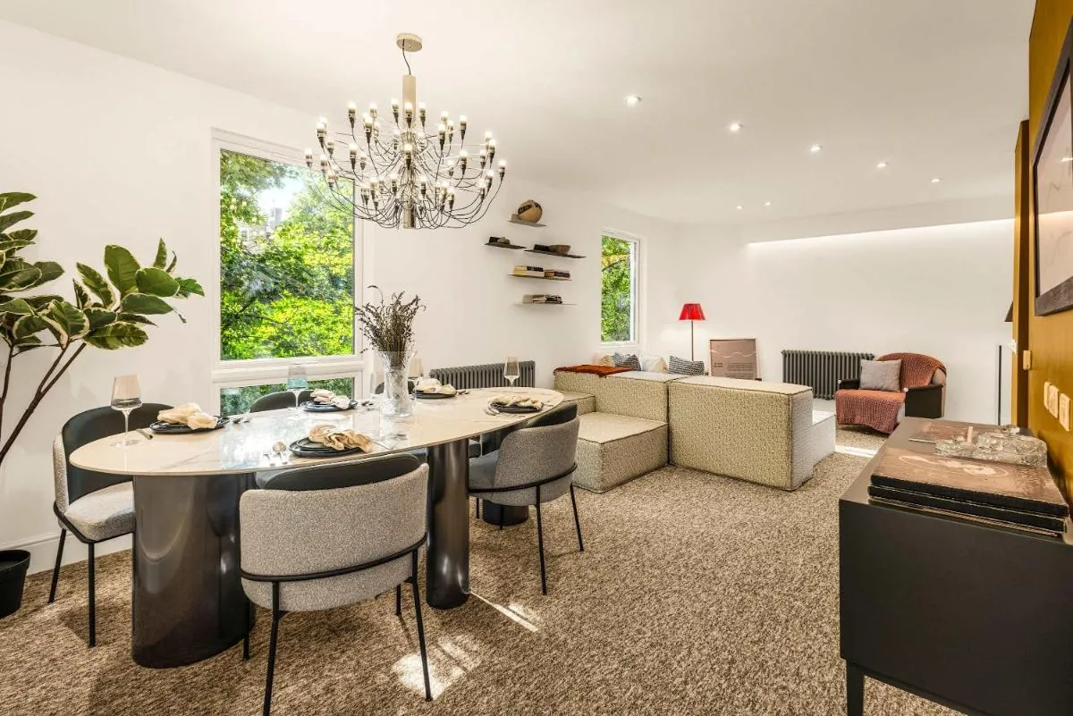 Image 3 of Contemporary Mews Home