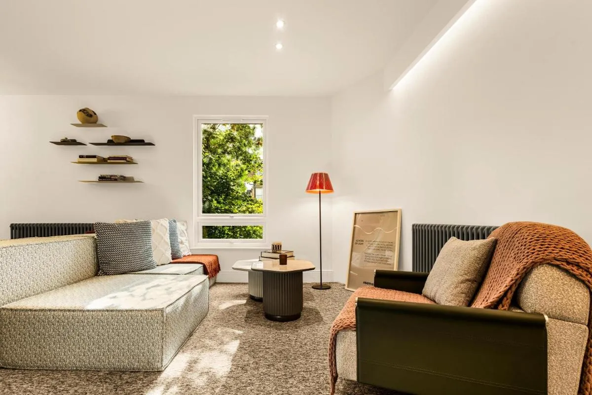 Image 4 of Contemporary Mews Home