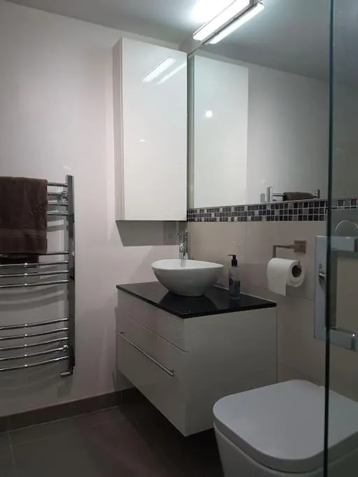 Image 4 of Contemporary ground flr maisonette- Entire place