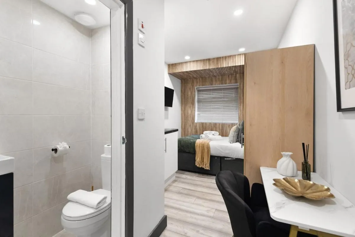 Image 3 of Convenient Studio and Parking Easy Access Cntr London