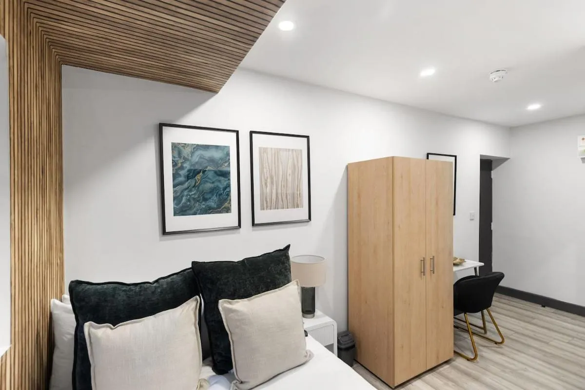 Image 5 of Convenient Studio and Parking Easy Access Cntr London