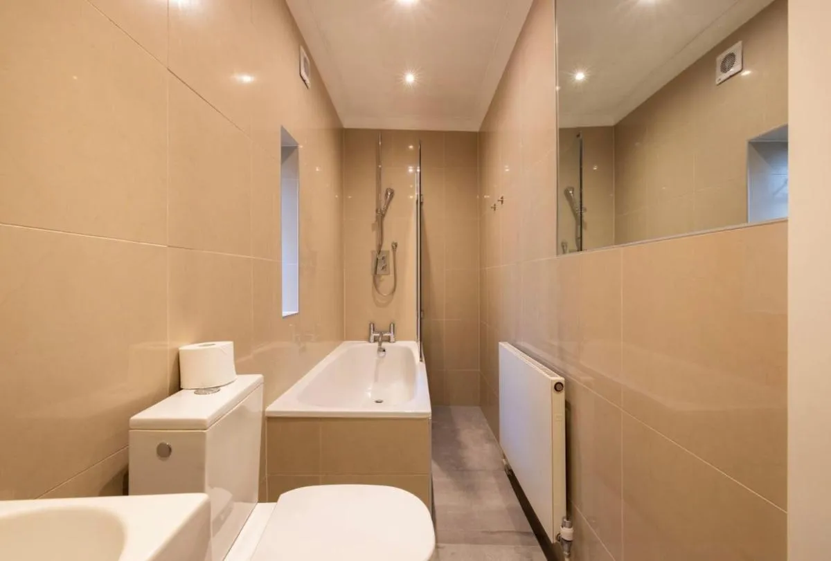 Image 3 of Cool, Quiet Notting Hill 2 BED APT