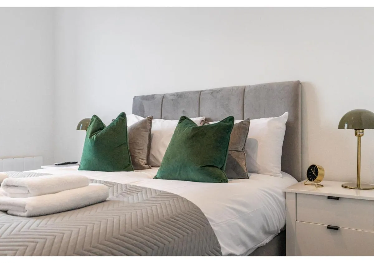 Image 4 of Cosmopolitan Living: Upscale 1BR Gem in Beckenham