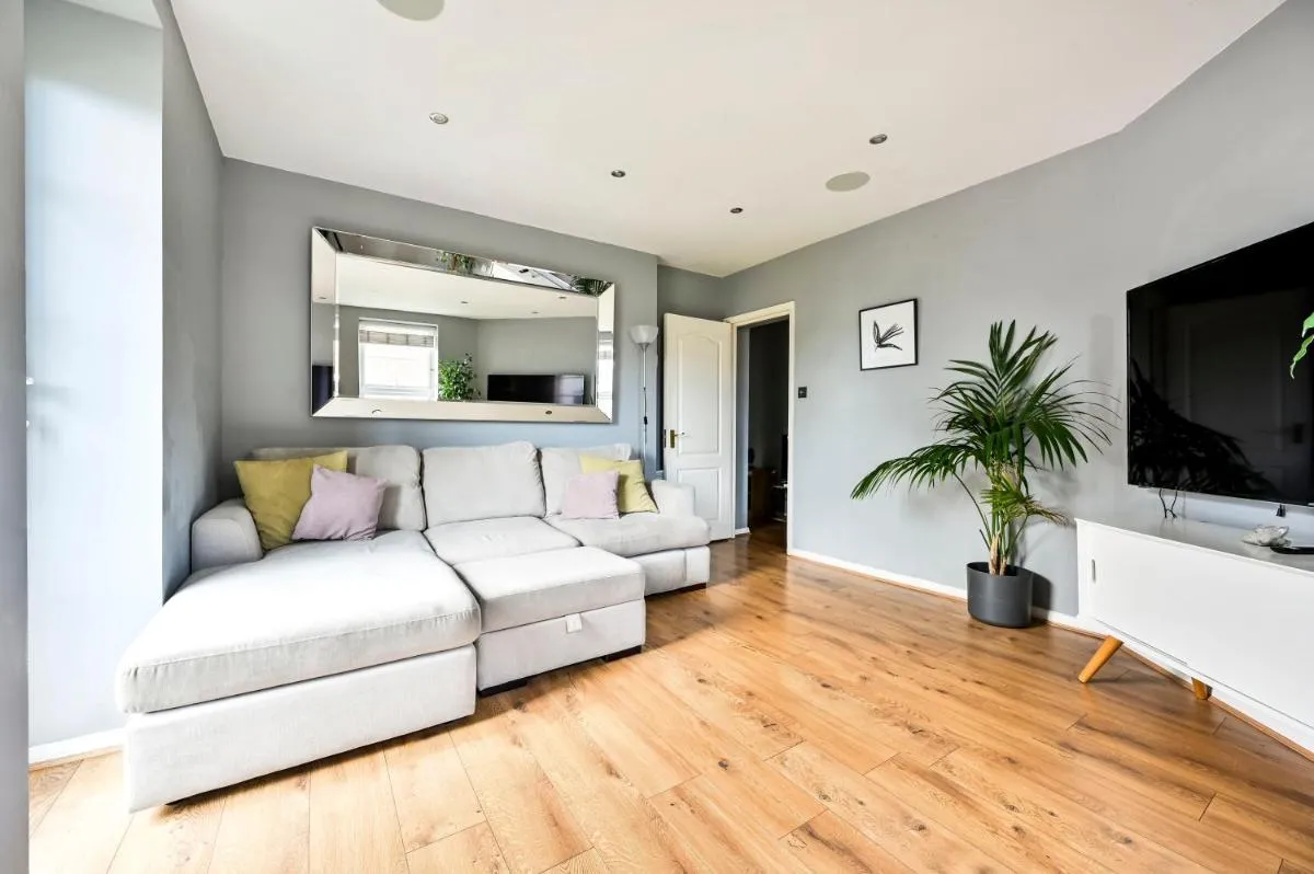 Image 5 of Cosy 1-Bed E15, sleeps 4, 1 min from tube Station Near O2 Arena
