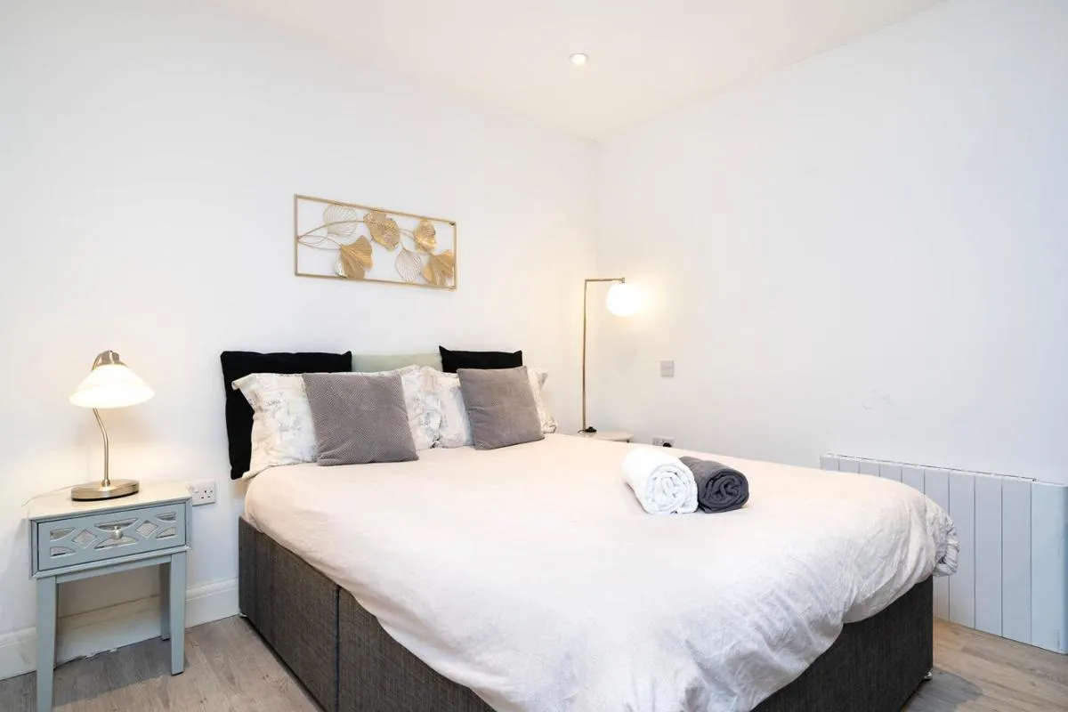 Image 2 of Cosy 1 Bedroom Studio walking distance to mall with parking available