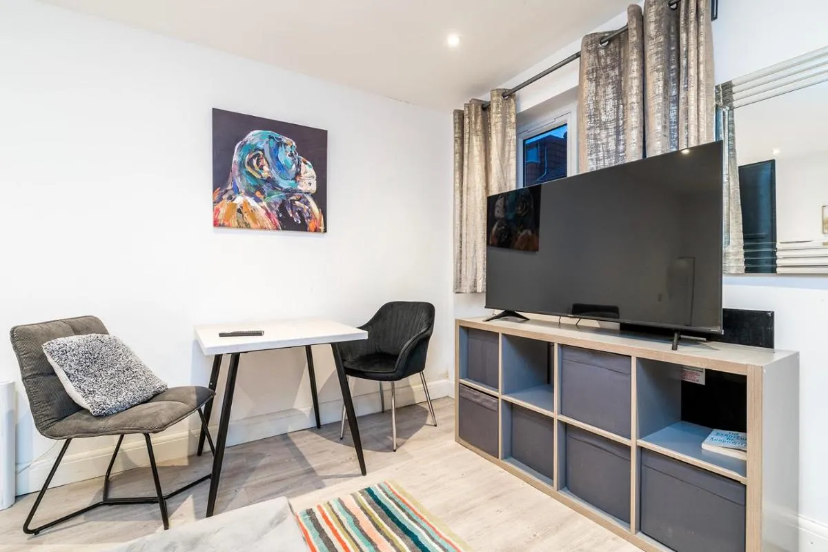 Image 5 of Cosy 1 Bedroom Studio walking distance to mall with parking available