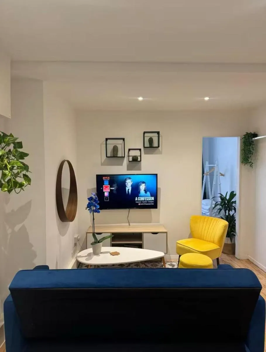 Image 5 of Cosy 2BR Flat Excellent Location