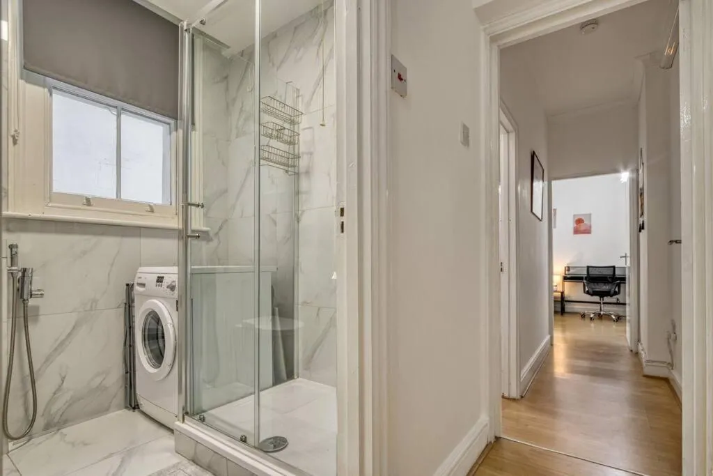Image 3 of Cosy 2BR Retreat near Paddington Station