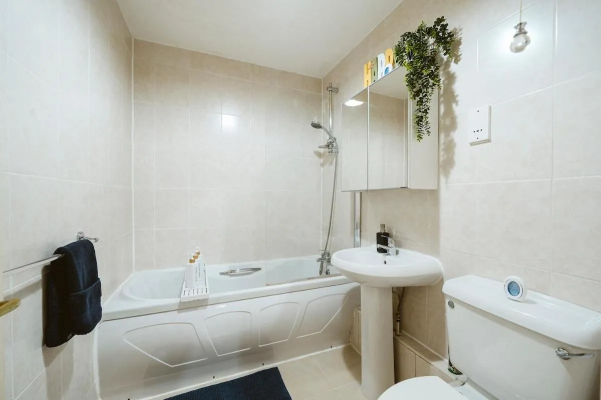 Image 3 of Cosy 2 BDR flat 5 min to ExCel free Car Parking