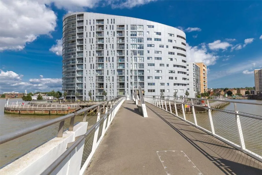 Image 5 of Cosy 2 Bed Flat London Cutty Sark Greenwich Close to Canary Wharf – Perfect for long stay