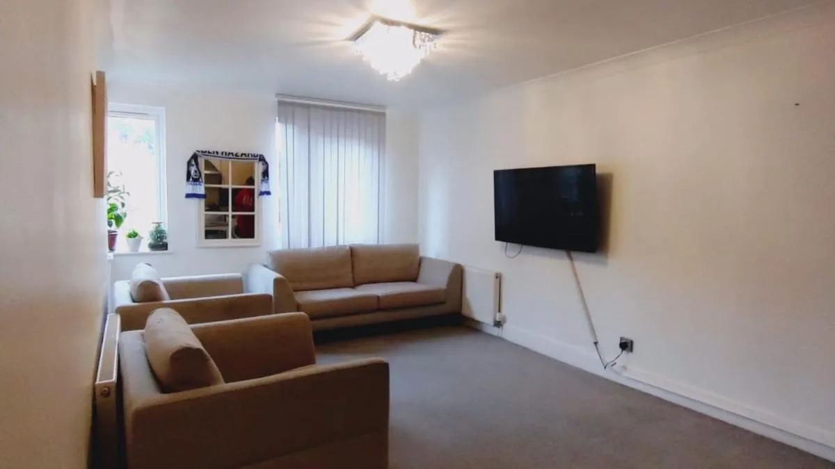 Image 5 of Cosy 2 bed 2 bath close to the station