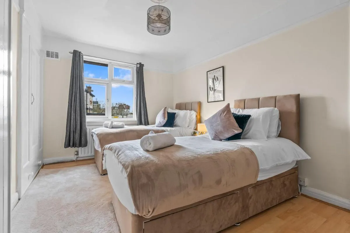 Image 3 of Cosy 2 bed flat, Wembley Stadium
