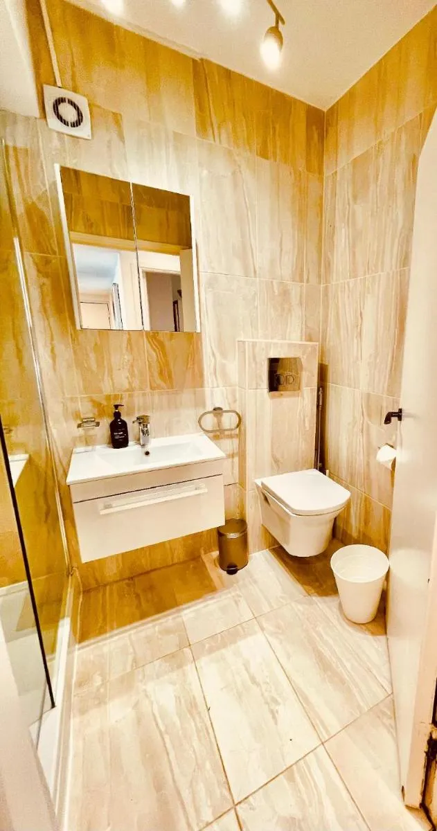 Image 4 of Cosy 2 bedroom Apartment 2 min to Hyde Park